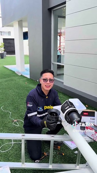 📹🛠️ Una buena cámara necesita una instalación a la altura. En VENPROTECH realizamos instalaciones profesionales de sistemas de seguridad, cuidando cada detalle para conseguir una ubicación estratégica, una instalación organizada y el mejor aprovechamiento de tus equipos. 🔐⚡ 🏠 Hogares 🏢 Empresas y negocios 🏭 Proyectos de mayor escala 📹 Cámaras IP, PTZ y sistemas de videovigilancia 🔧 Instalaciones profesionales y organizadas. No se trata solo de instalar una cámara, sino de crear una soluc