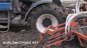 Plowing and Seeding in 1 swath with a New Holland T7040. | Tractor Lovers