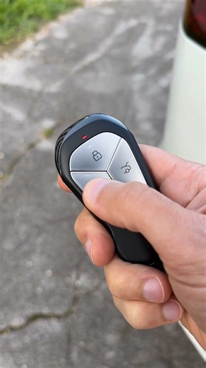 The function of the key fob in the XPeng G9