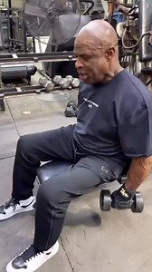 Yeah Buddy…20 easy reps to try and get these shoulders just a little bit bigger! 👑 Apparel: @tlfapparel (Code: RONNIE) 🎵Music: Built Different (Spotify & iTunes) @ronniecoleman8 | Flex Magazine