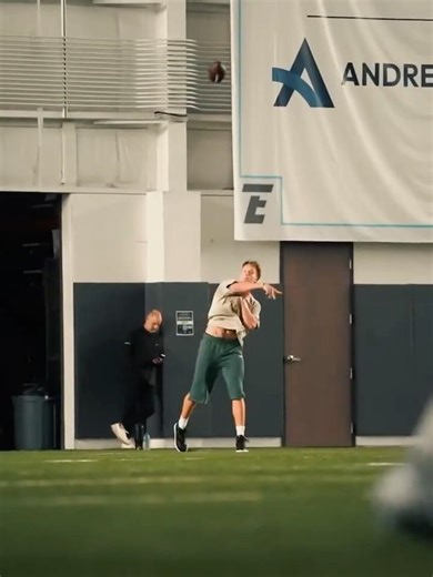 Bengals Star QB Joe Burrow Trained With LSU Legend Clyde Edwards-Helaire