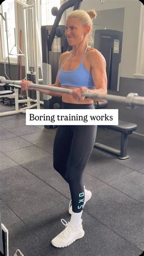 Boring training isn’t boring…it’s the base. 🧱 The basics progressive overload are the unsexy secret that builds strength, muscle, and results that actually stick. Add a little weight, a rep, or better form each week… and let the 90% do its job. 🔥 | Tiffiny Hall