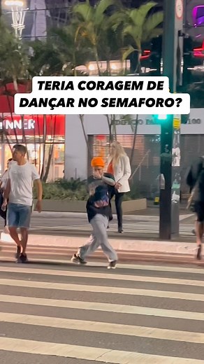 Teria coragem de dançar no semaforo? 🕺🏼 #dance #90s #anos90 | Gustavo Henrique