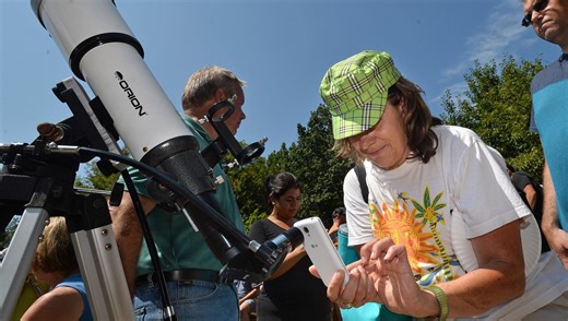 How to photograph a solar eclipse with your smartphone, features and angles to consider