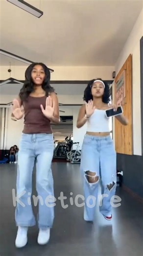 Ce duo sur "I Want You To Love Me" est trop magique ! ✨👯‍♀️ #iwantyoutoloveme #zess #dance #shorts