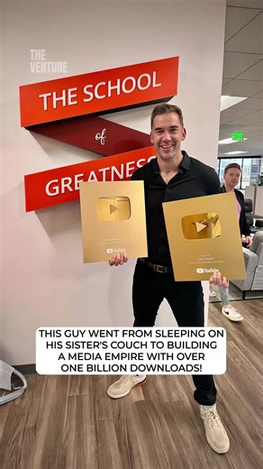 This guy went from sleeping on his sister's couch to building a media empire with over one billion downloads 🎙️💰 In 2007, Lewis Howes is a 24-year-old football player when he shatters his wrist. His football career is over. He has no degree, no money, and no plan, so he moves onto his sister's couch in Ohio. Someone tells him to try LinkedIn. So Lewis spends eight hours a day messaging successful people, asking how they built their lives, and builds a 35,000-person email list from scratch. The