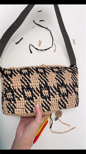 Couldn't resist tweaking the houndstooth pattern a bit, it turned out pretty well! #crochetpattern