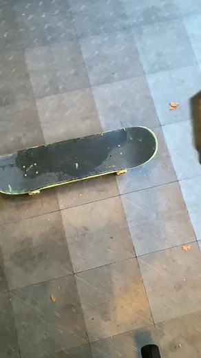 😳🤔 #skate #skateboard #skateboarding #skateboardingtutorials | Pressure Flip