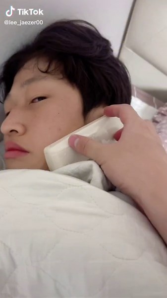 자고있는 동생한테 전화왔다하고 에어컨 리모컨을 주고 반응보기 #1일1재영 #틱톡순삭 #에어컨리모컨
