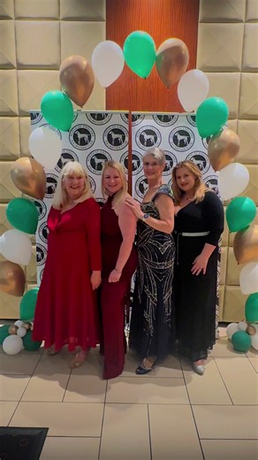 The countdown to DOTY is always real… Dalmatian of the Year is the highlight of the calendar and the night everyone in the show world waits for. The standard is sky high, the dogs look insane, and the party afterwards? Absolutely legendary. Friendships, rivalries, celebrations, and a little bit of madness all in one room. Every year it gets bigger, louder, and better – DOTY nights just hit different! #dogshow #party #blacktie #dalmatian #fun