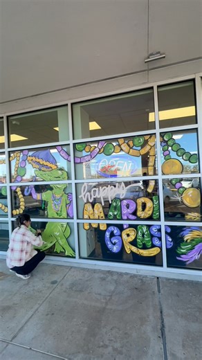 Watch me paint Mardi Gras world in less than a minute ✌️ lake Charles and surrounding areas be sure to check out the new Mardi Gras store!! #MardiGrasMagic #windowpainting #mardigrasart | Paint by Whitney