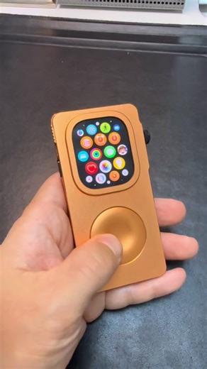 Techno Craj on Instagram: "The Ultra iPod instantly transforms into a classic design – a very interesting feature. #applewatch #ultra"