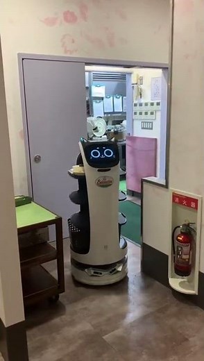 配膳ロボット「サイゼリヤで使われてる」