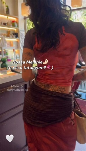 Explorando a Arte da Tatuagem com Melanie Martinez