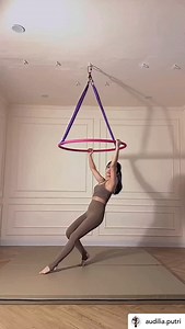 Cool tippy hoop combo from @audilia.putri! 💓 #aerialhooptricks | Aerial Hoop Tricks