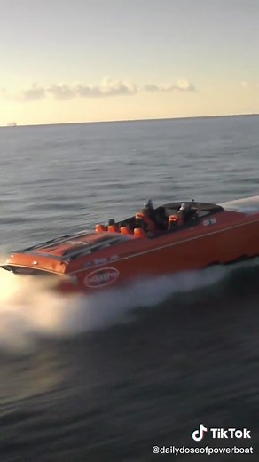 50' Cigarette riding great! Credit:@flpowerboat #offshoreracing #classicboat #dailydoseofpowerboats #raceboat #powerboat #racing #powerboats