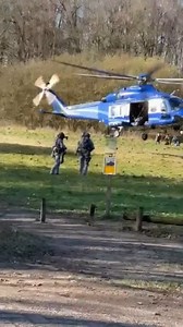 De Dienst Speciale Interventies hield samen met @luchtvaartpolitie vandaag een oefening in Veenendaal 🎥 Via volger #DienstSpecialeInterventies #dsi #politiehelikopter #aw139 #arrestatieteamnieuws | ArrestatieteamNieuws