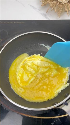 Perfect Creamy Scrambled Eggs | Soft & Buttery Breakfast Recipe 🍳 #shorts