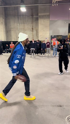 Snoop Dogg Christmas Halftime Show in Minnesota