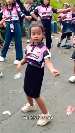 cantik imut adiku#dj#remix #djremix #cover #music #dance #karnaval #shorts