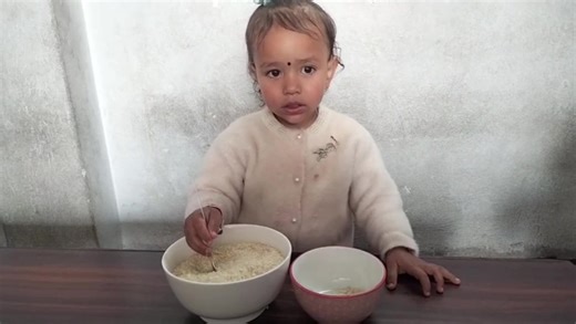 Simple activity, big learning! Pouring rice helps our little ones develop concentration, fine motor skills, and hand-eye coordination. #enyukids