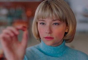 Swallow - Movie 2019  - Dir. Carlo Mirabella-Davis | Filmelier