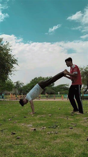 Partner handstand🔥💪