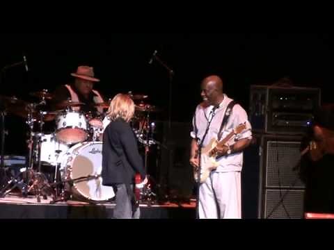 Young guitar player Nathan Gill, 11 years old, Plays the Blues with Buddy Guy