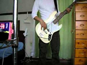 スピッツ「ロビンソン」ベース