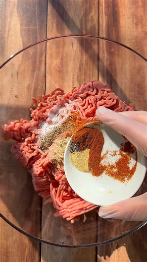 Homemade Lunch Meat 🥪 Comment RECIPE and I’ll send it to you! https://themodernnonna.com/homemade-lunch-meat/ Looking for the meat press? 👀 Find it linked in the comments! 😉 Be sure to SAVE, SHARE FOLLOW me @Themodernnonna for more! | The Modern Nonna