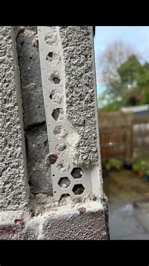 Another cracking with a cleaning sample patch #rendering #cleaning #monocouche