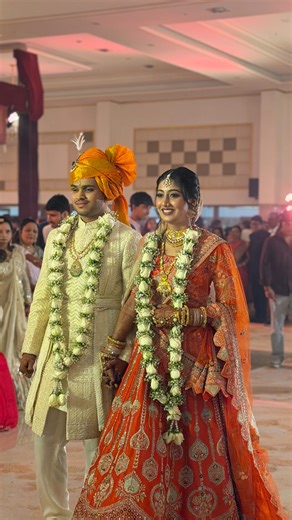 VS MAKEUP STUDIO | VARSHA SHREYANS | BRIDAL ARTIST on Instagram: "BRIDE ADITI’S GRAND WEDDING LOOK Dressed in tradition, crowned with grace.,Feeling like a royal queen where Draped in grandeur, styled in heritage. Wearing an Indian tradition like royalty. Mua @vsmakeup_studio_varshashreyans Bride @aditidugar_ Hair @poojashairartistry Drape @vinita.jain623 #varshashreyans #bridalmakeup #weddingmakeup #chennaimakeupartist #chennai_trendies"