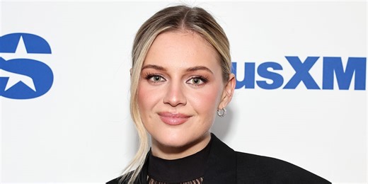 Kelsea Ballerini Halts Show to Handle Uncomfortable Wardrobe Malfunction