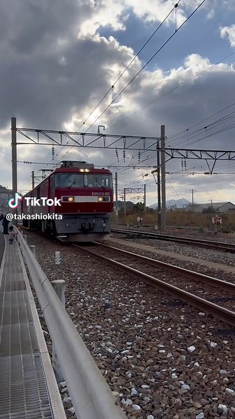 JR貨物EH500形電気機関車、間近で見ると大迫力！北九州貨物ターミナル駅構内より撮影