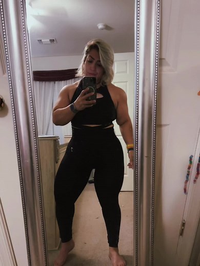 Curvy Muscle Mommy: Flexing Strength and Confidence