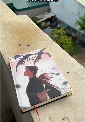 Fourth Wing Xaden’s POV adds a deeper layer to every moment — sharper, heavier, and more intense than you expect. Seeing it through him changes how the story unfolds. #fourthwing #xadenpov #fantasybooks #hardcoverbooks #booktokuk