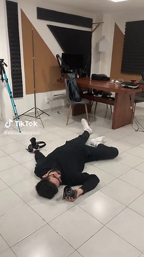 Photography Studio Interaction: Creative Poses Explained