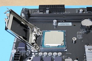 失敗しないためのCPU装着の基本の流れ : 自作PCクラフト