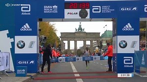 Incredible: Kenenisa Bekele is missing the marathon world record by only two seconds. What a finish. Running the second fastest time ever. . . #berlin42 #worldrecord | BERLIN-MARATHON