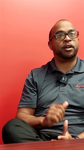 Fleet careers? More tech, more growth, more leadership than you think. 👉 https://bit.ly/3KBi2sU See Full Video https://bit.ly/4pphlSp #Hiring #fleetmaintenance #Advancement | Ryder System Jobs