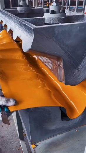 Compression Molding Machine Kya hai Ye compression 😱 . #factory #facts #shorts