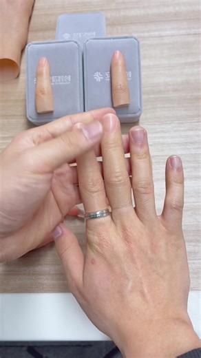 #prosthetic #siliconeprothetic #silicone #prosthesis #prostheticfinger