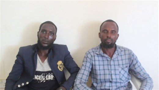 Labo Ka tirsan Khawaarijta, ayaa isku-Dhiibay Ciidanka Xoogga ee ku sugan Deegaanka Baarsanguuni. | SNA RADIO