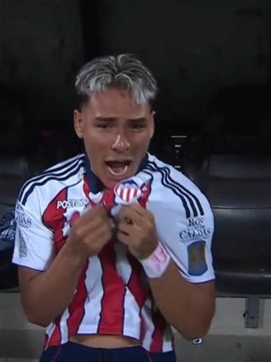 🔴⚪🌟 ¡#JuniorBicampeón DEL FÚTBOL PROFESIONAL COLOMBIANO! El 'Tiburón' consiguió su estrella número 12 tras vencer en un global de 3-1 a Nacional. ¡Felicitaciones, Junior! 🦈🌟🏆