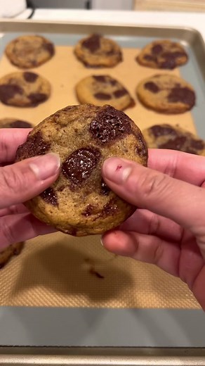 🌙DAY 3/30 RAMADAN SERIES Brown Butter Chocolate Toffee Cookies Recipe: Sometimes you just get that late night cookies and milk craving 😭 INGREDIENTS: Homemade Toffee * 1/3 cup of unsalted butter * 1/3 cup of dark brown sugar * 1/2 cup of granulated sugar * 1/4 teaspoon of salt Cookies * 1 cup unsalted butter * 2 cups all-purpose flour * 1 teaspoon baking soda * 3/4 teaspoon kosher salt * 1 cup packed dark brown sugar * 1/3 cup grams granulated sugar * 2 large eggs room temperature * 2 teaspoon