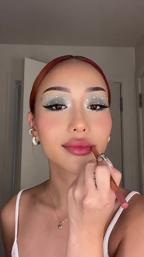 Winter Snowy Makeup Tutorial with Face Gems