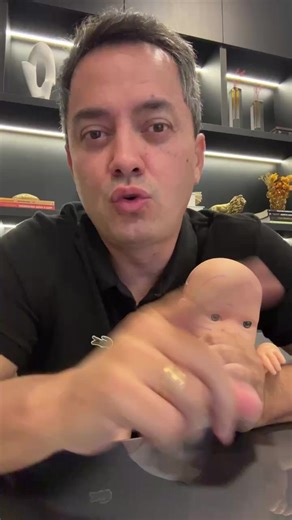 Fazer cocô todos os dias é o normal, o bebê pode ficar sem fazer cocô vários dias isso é comum para muitos bebês. Assista a LIVE e aprenda ajudar seu bebê. | Dr. José Eduardo - Osteopata D.O