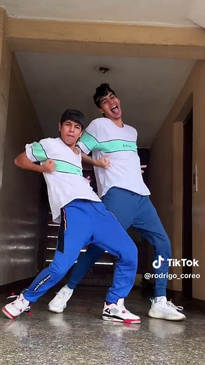 Bailes de TikTok 2022: Tendencias y Coreografías