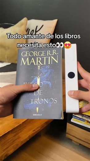 Todos los amantes de los #libros necesitamos esto para #leer por las #noche 💯❤📖 #books #read