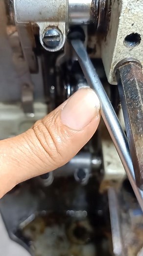 removing the rotary sewing machine #sewing #sewingtips #sewingmachine | Enno Jahit
